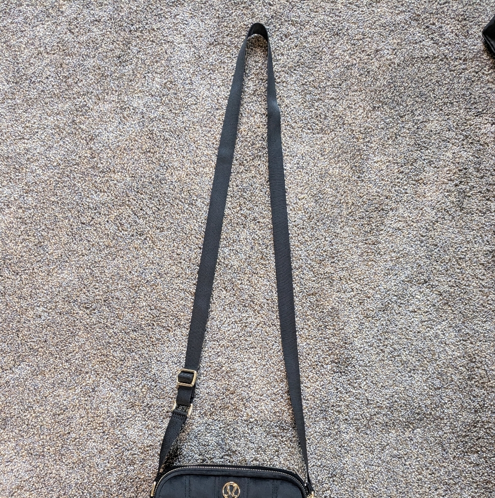 Lululemon Crossbody Camera Bag - 2L Quilted Velour - Picture 8 of 9